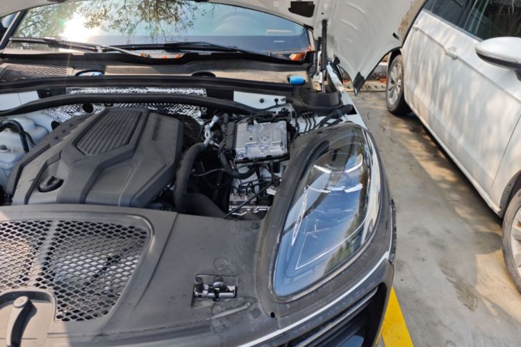 Used Porsche Macan 2026 Macan 2.0T Dream Edition Engine Bay Left
