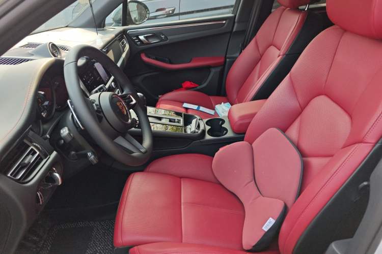 Used Porsche Macan 2026 Macan 2.0T Dream Edition Left Front Seat