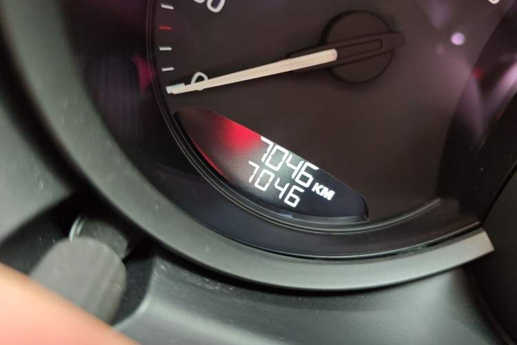 Used Porsche Macan 2026 Macan 2.0T Dream Edition Odometer Close Up