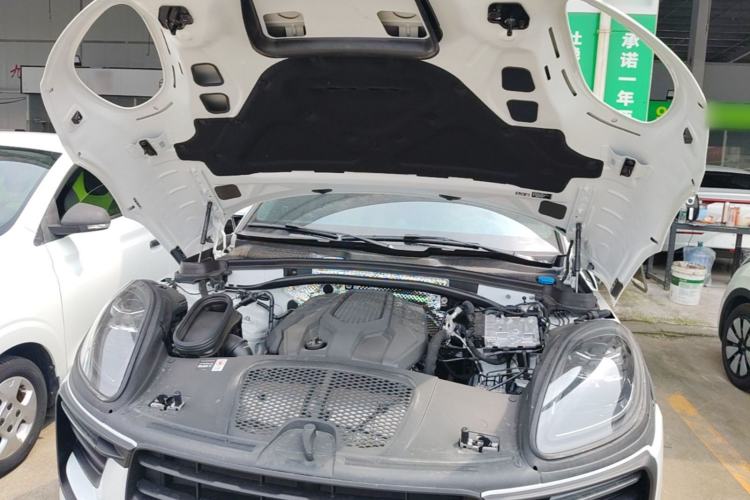 Used Porsche Macan 2026 Macan 2.0T Engine Bay