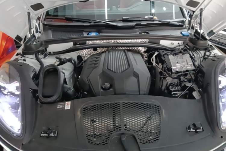 Used Porsche Macan 2026 Macan 2.0T Dream Edition Engine Bay