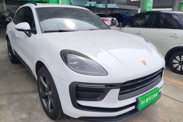 Used Porsche Macan 2026 Macan 2.0T Front Right 45 Deg