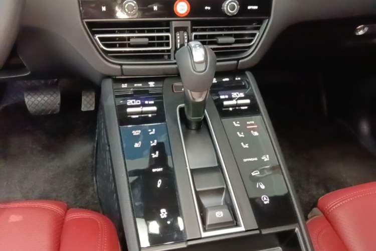 Used Porsche Macan 2026 Macan 2.0T Dream Edition Gear Lever