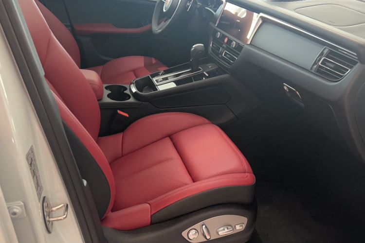 Used Porsche Macan 2026 Macan T 2.0T Interior 1