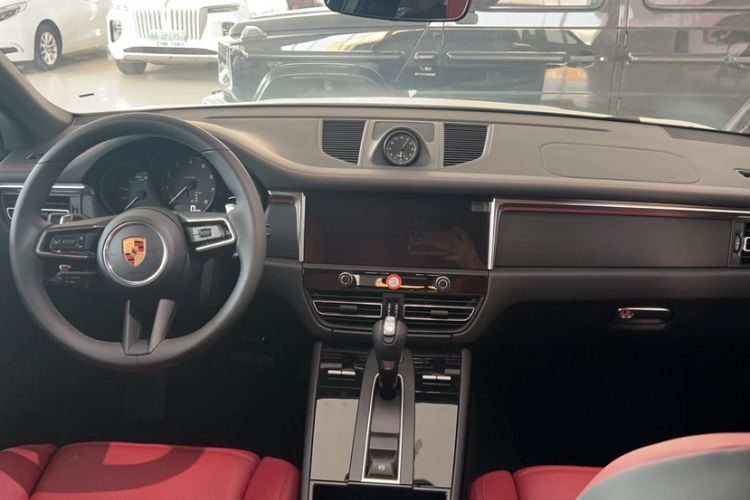 Used Porsche Macan 2026 Macan T 2.0T Interior 3