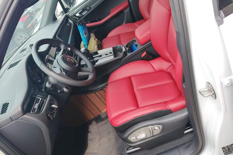 Used Porsche Macan 2026 Macan 2.0T Left Front Seat