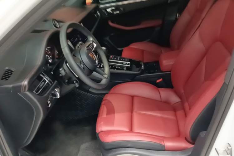 Used Porsche Macan 2026 Macan 2.0T Dream Edition Left Front Seat