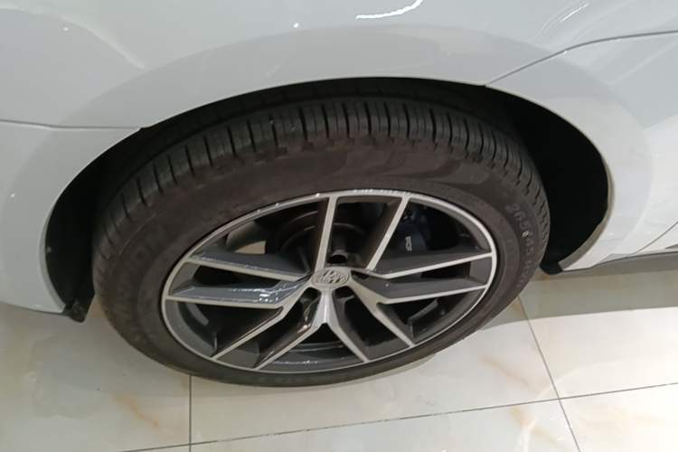 Used Porsche Macan 2026 Macan 2.0T Dream Edition Left Front Wheel Hub