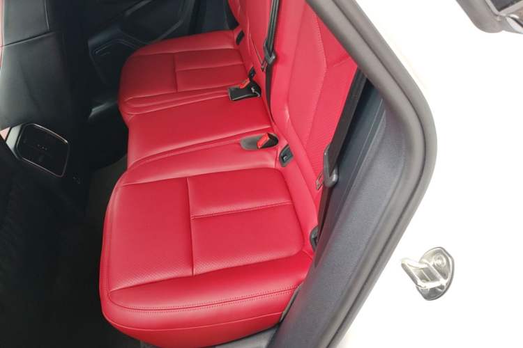 Used Porsche Macan 2026 Macan 2.0T Left Rear Seat