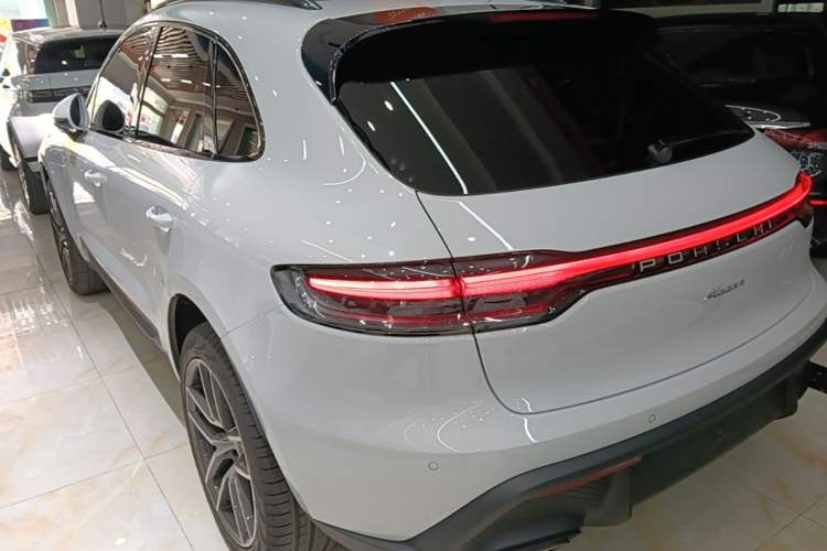 Used Porsche Macan 2026 Macan 2.0T Dream Edition Rear Left 45 Deg