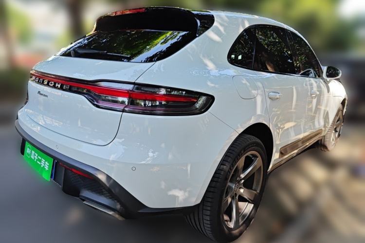 Used Porsche Macan 2026 Macan 2.0T Dream Edition Rear Right 45 Deg