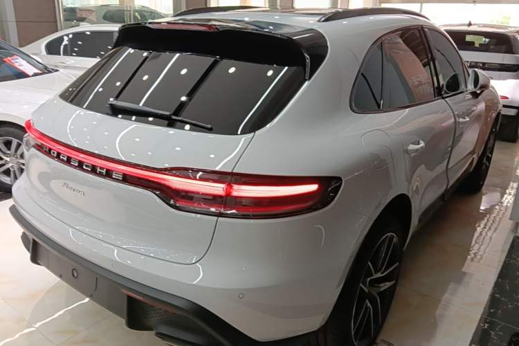 Used Porsche Macan 2026 Macan 2.0T Dream Edition Rear Right 45 Deg