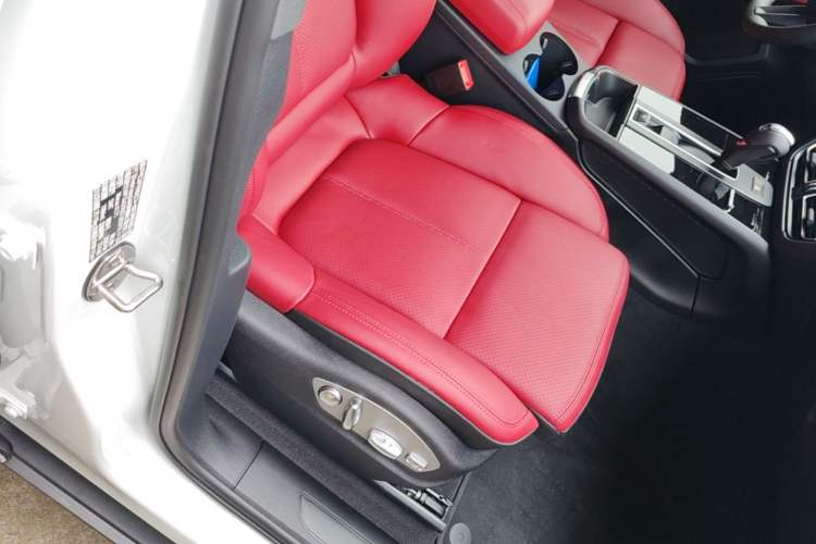 Used Porsche Macan 2026 Macan 2.0T Right Front Seat