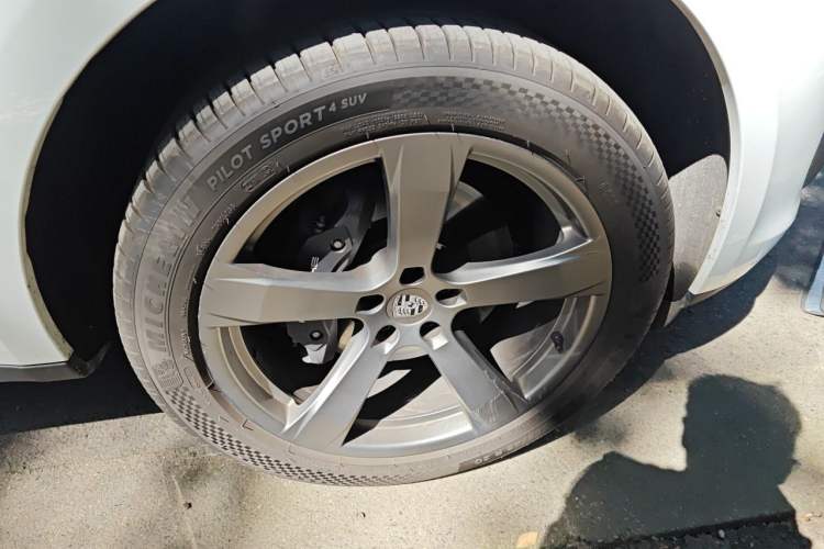 Used Porsche Macan 2026 Macan 2.0T Dream Edition Right Front Wheel Hub