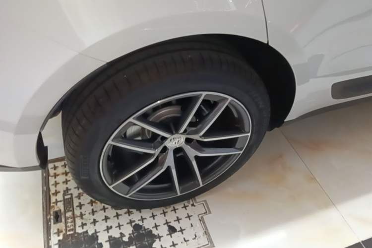 Used Porsche Macan 2026 Macan 2.0T Dream Edition Right Rear Wheel Hub