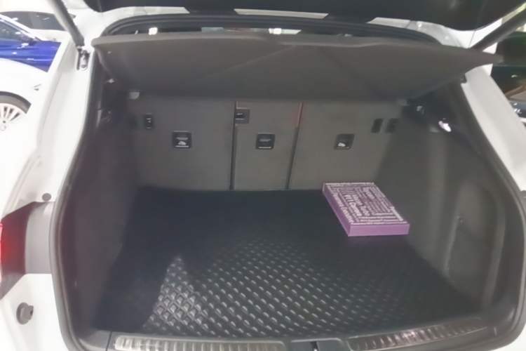 Used Porsche Macan 2026 Macan 2.0T Dream Edition Trunk