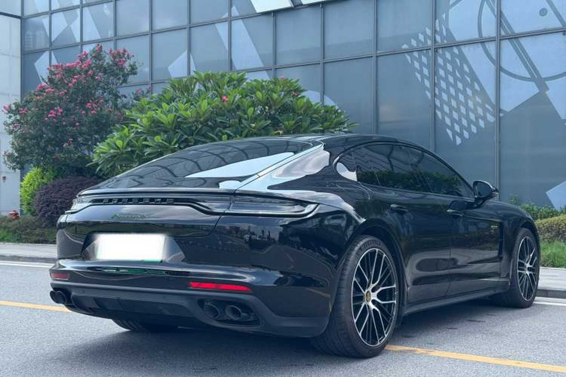 Used Porsche Panamera 2023-Year Restyled Panamera 4 E-Hybrid Platinum Edition 2.9T Exterior 4