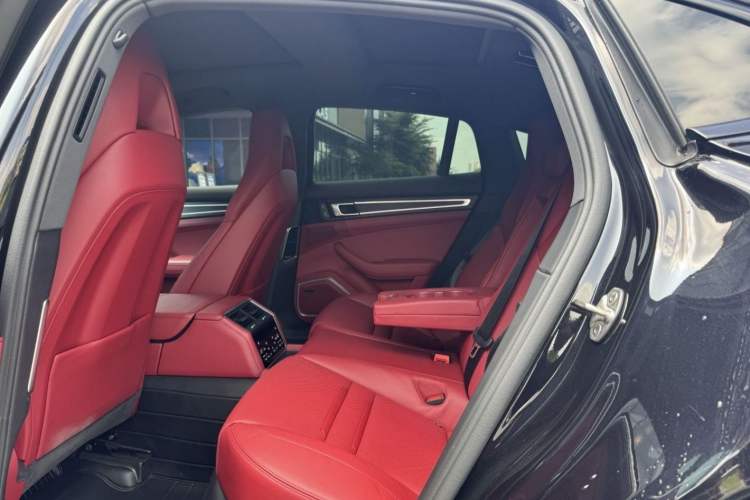 Used Porsche Panamera 2023-Year Restyled Panamera 4 E-Hybrid Platinum Edition 2.9T Interior 1