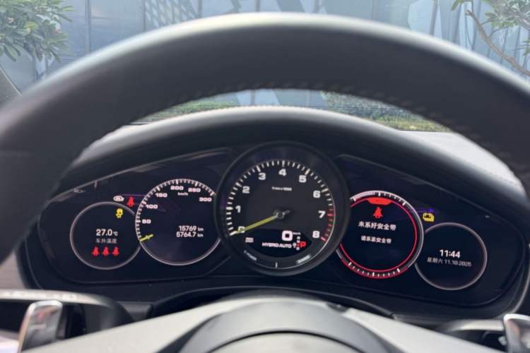 Used Porsche Panamera 2023-Year Restyled Panamera 4 E-Hybrid Platinum Edition 2.9T Odometer Close Up