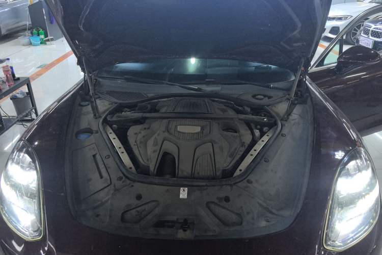 Used Porsche Panamera 2017 Panamera 3.0T Engine Bay