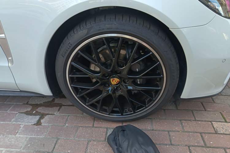 Used Porsche Panamera 2022 Panamera Executive Long Wheelbase 2.9T Right Front Wheel Hub