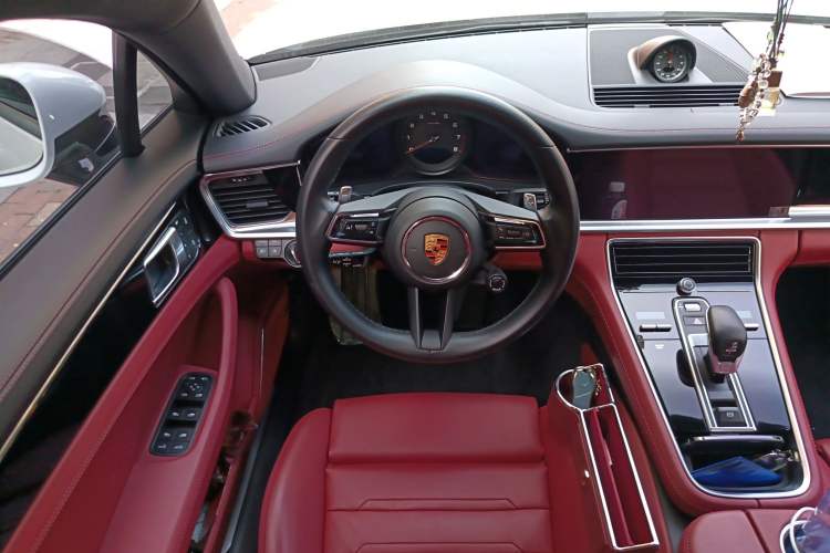 Used Porsche Panamera 2022 Panamera Executive Long Wheelbase 2.9T Steering Wheel