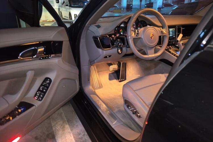 Used Porsche Panamera 2010 Panamera S 4.8L Driver Seat