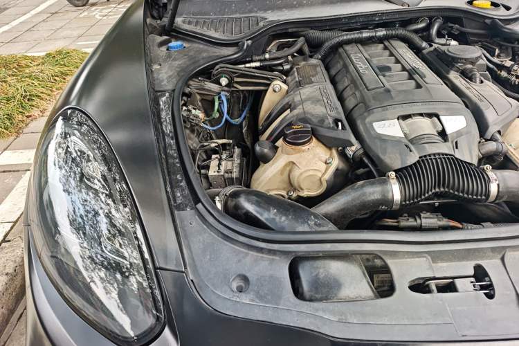 Used Porsche Panamera 2010 Panamera Turbo 4.8T Engine Bay Right
