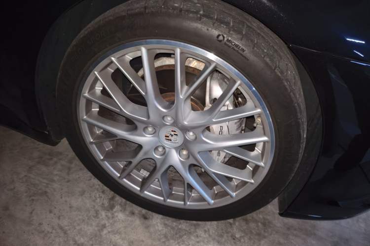 Used Porsche Panamera 2010 Panamera S 4.8L Right Front Wheel Hub