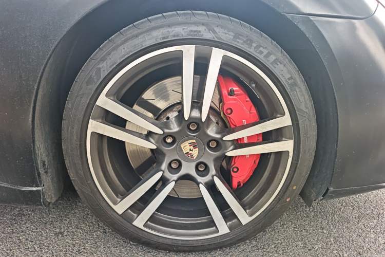 Used Porsche Panamera 2010 Panamera Turbo 4.8T Right Front Wheel Hub