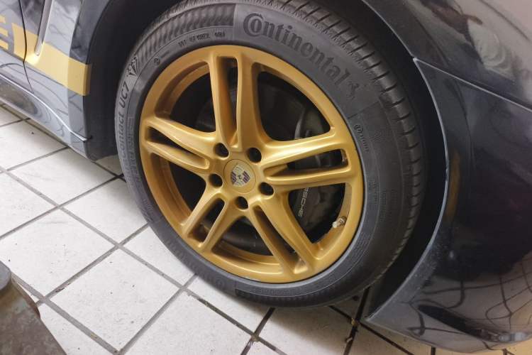 Used Porsche Panamera 2010 Panamera 4 3.6L Right Front Wheel Hub