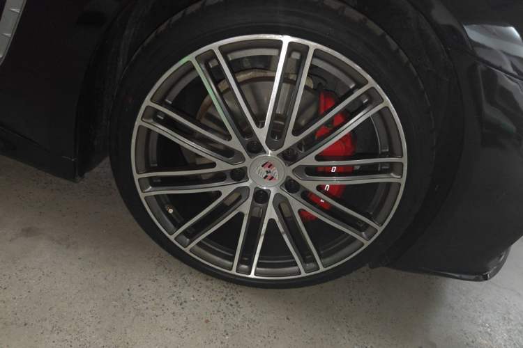 Used Porsche Panamera 2010 Panamera 3.6L Right Front Wheel Hub