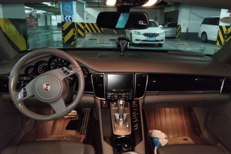 Used Porsche Panamera 2010 Panamera 4 3.6L Center Console