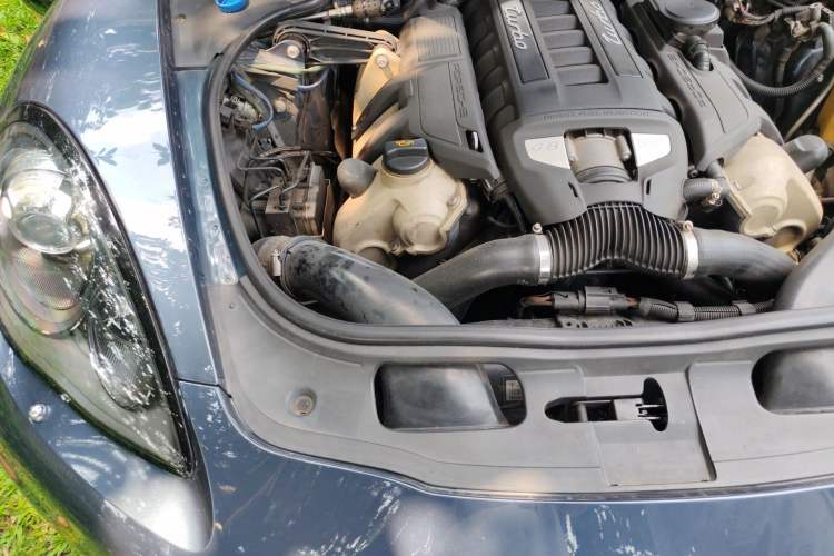 Used Porsche Panamera 2010 Panamera Turbo 4.8T Engine Bay Right