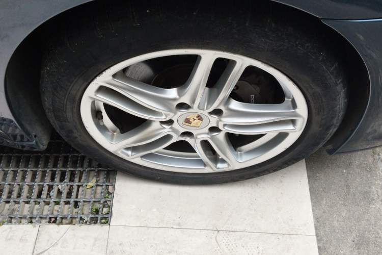 Used Porsche Panamera 2010 Panamera 3.6L Right Front Wheel Hub