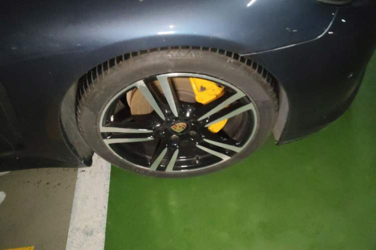 Used Porsche Panamera 2010 Panamera 3.6L Right Front Wheel Hub