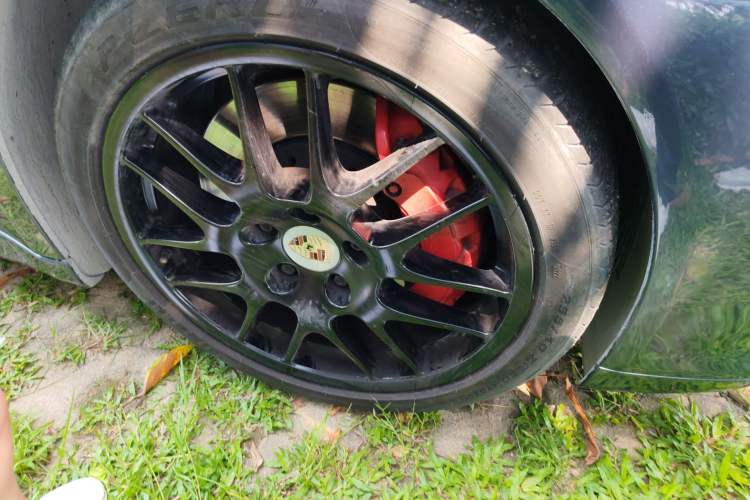 Used Porsche Panamera 2010 Panamera Turbo 4.8T Right Front Wheel Hub