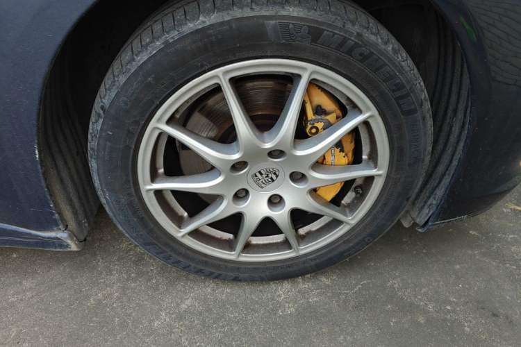 Used Porsche Panamera 2010 Panamera 4 3.6L Right Front Wheel Hub
