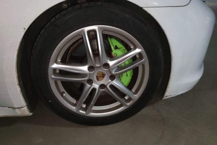 Used Porsche Panamera 2010 Panamera 3.6L Right Front Wheel Hub