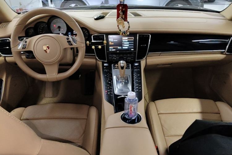 Used Porsche Panamera  Center Console
