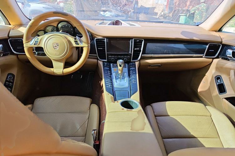 Used Porsche Panamera 2010 Panamera 4 3.6L Center Console