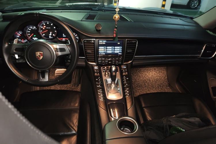 Used Porsche Panamera 2010 Panamera 3.6L Center Console