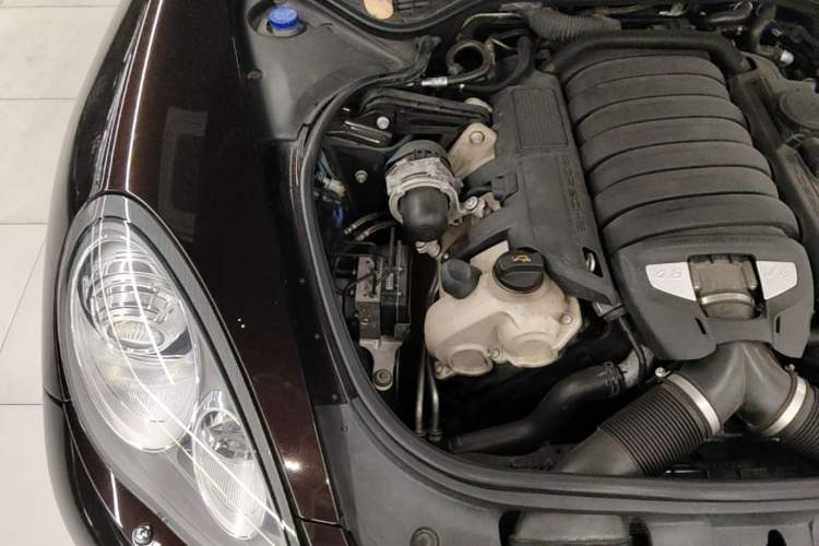 Used Porsche Panamera  Engine Bay Right