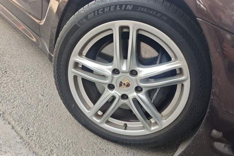 Used Porsche Panamera 2010 Panamera 3.6L Right Front Wheel Hub
