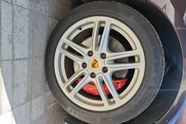 Used Porsche Panamera 2010 Panamera 3.6L Right Front Wheel Hub