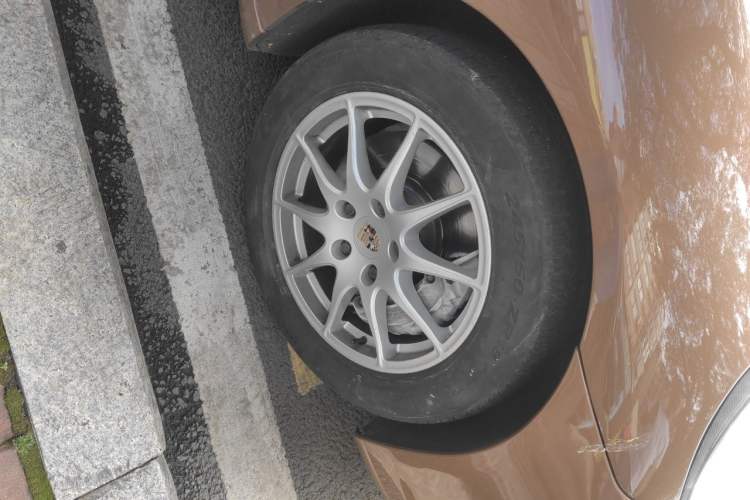 Used Porsche Panamera 2010 Panamera 3.6L Right Front Wheel Hub