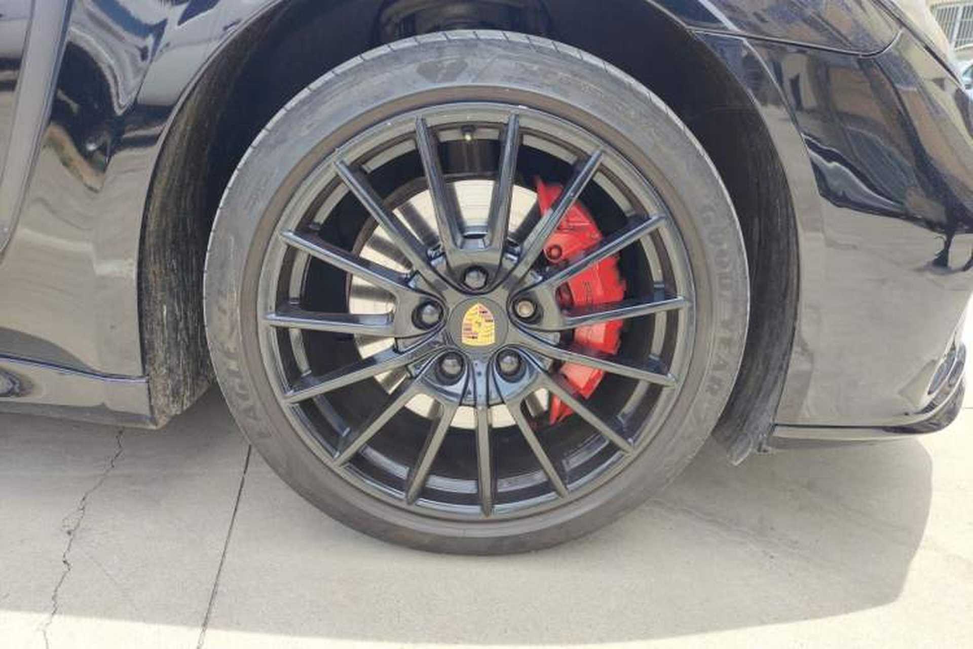 Used Porsche Panamera 2010 Panamera 3.6L Right Front Wheel Hub
