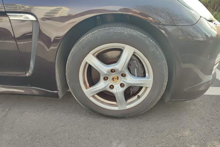 Used Porsche Panamera 2010 Panamera 4 3.6L Right Front Wheel Hub