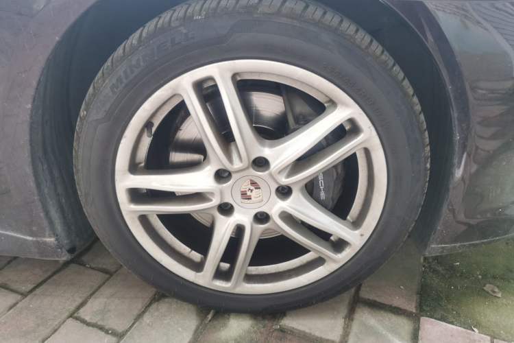 Used Porsche Panamera 2010 Panamera 3.6L Right Front Wheel Hub