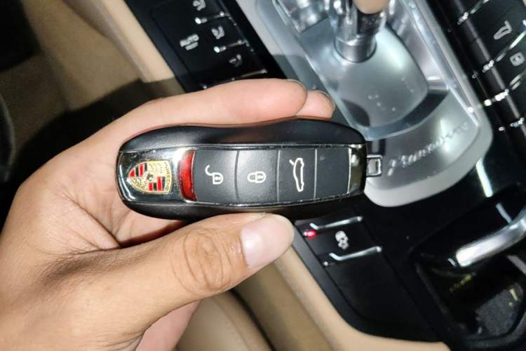 Used Porsche Panamera  Vehicle Key
